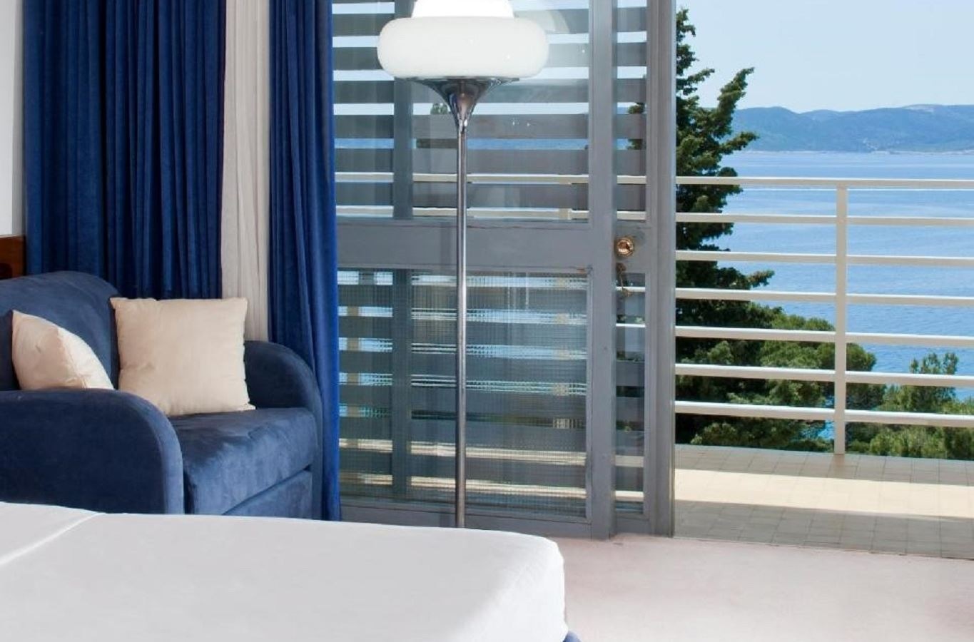 rooms-superior-room-seaside-balcony