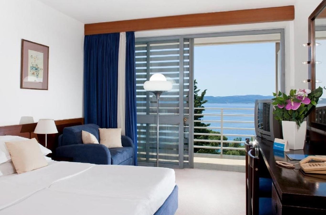 rooms-superior-room-seaside-balcony