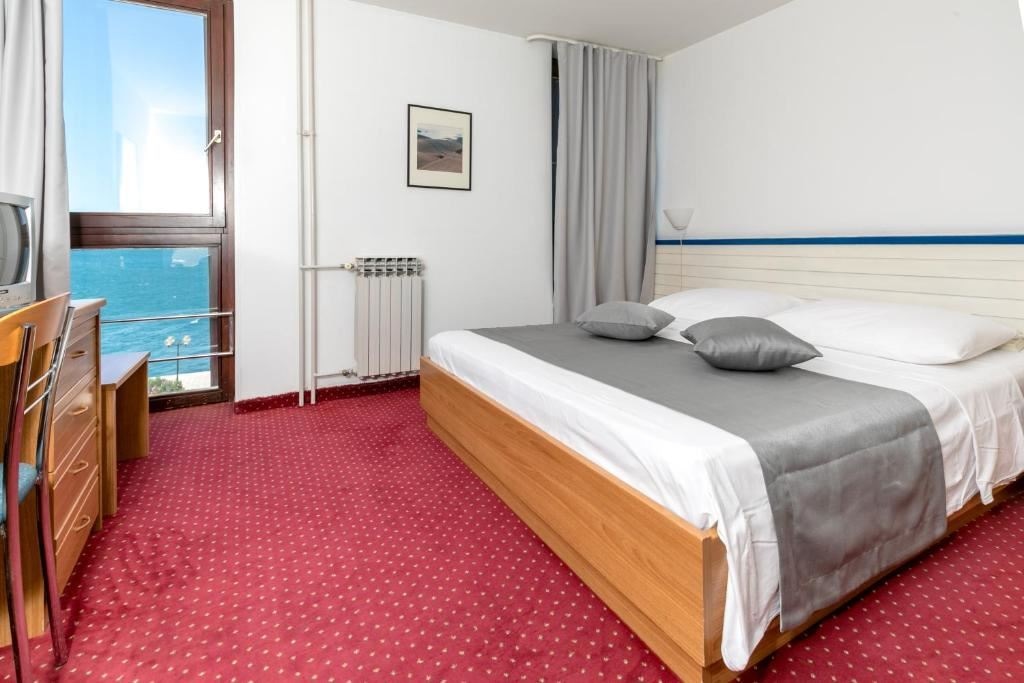 rooms-double-standard-room-seaview