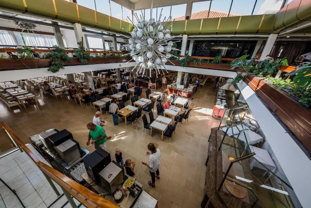 restaurants-restaurants