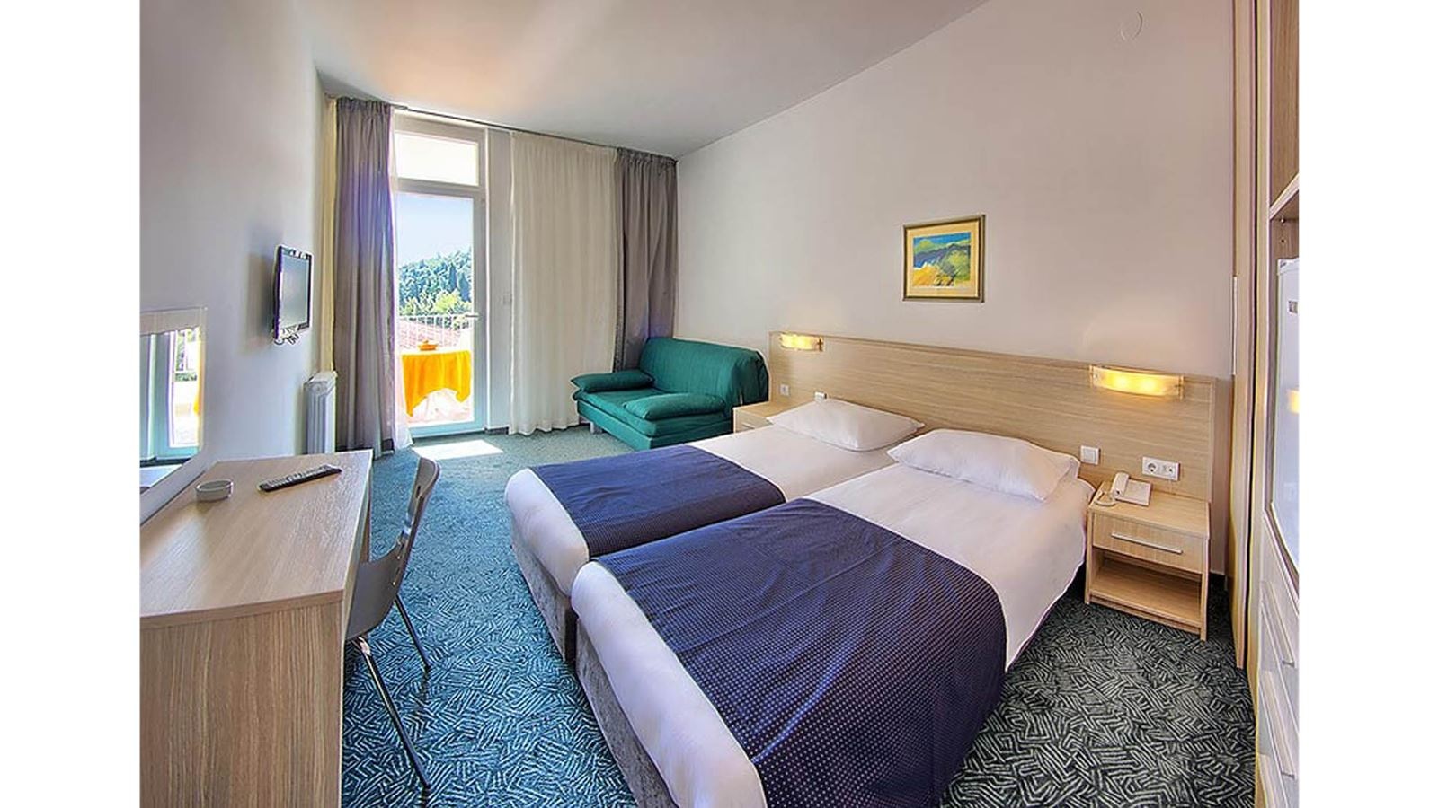 rooms-superior-room-seaside-frenchbalcony