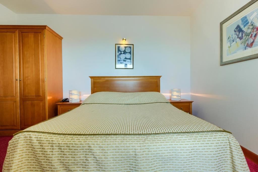 rooms-double-standard-room-riverview-balcony