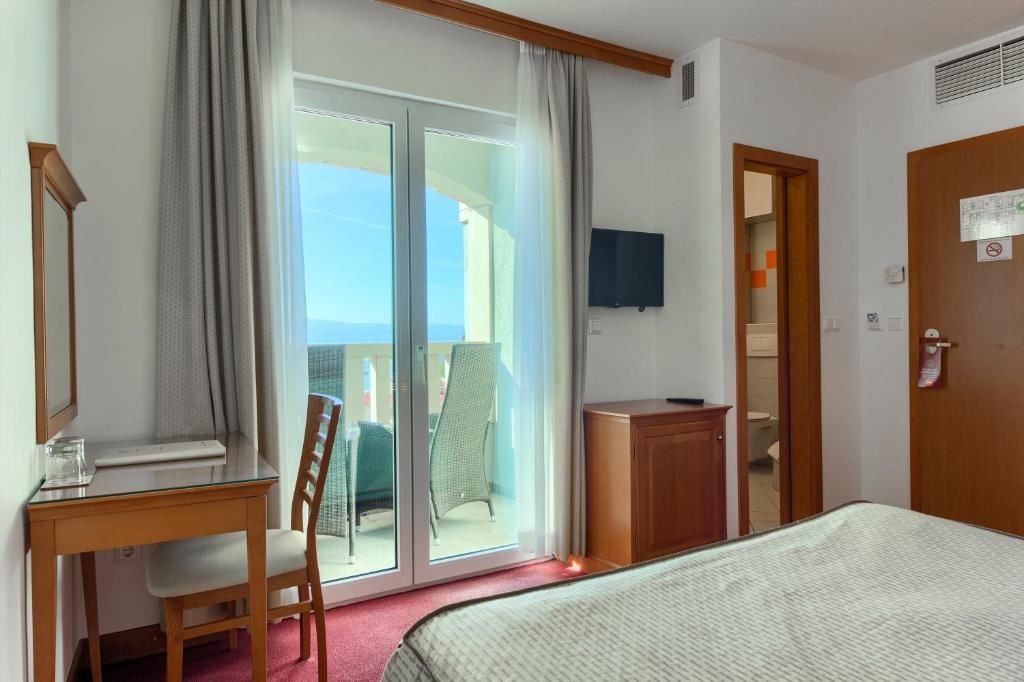 rooms-double-standard-room-riverview-balcony