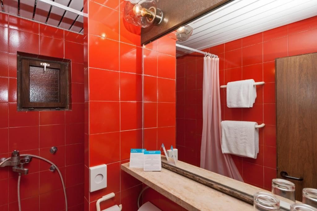 rooms-triple-standard-room-balcony-or-terrace