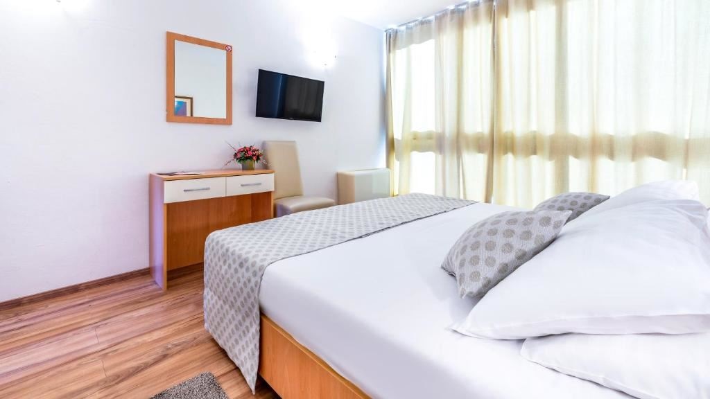 rooms-double-standard-room-park-view