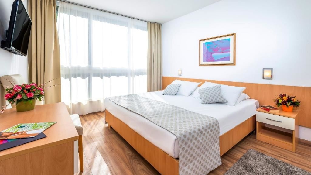 rooms-double-standard-room-park-view