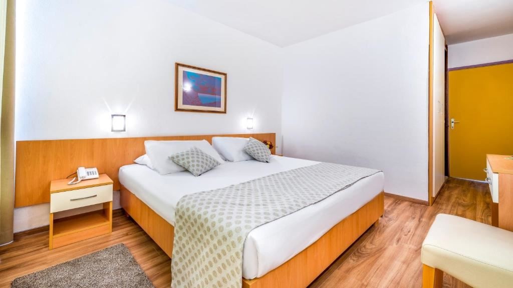 rooms-double-standard-room-park-view