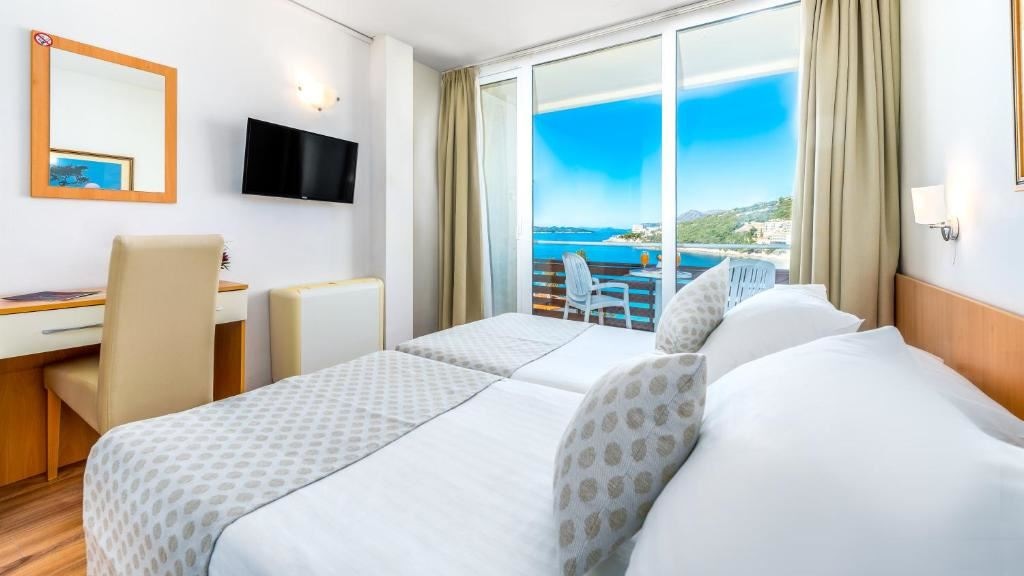 rooms-twin-standard-room-seaview-balcony