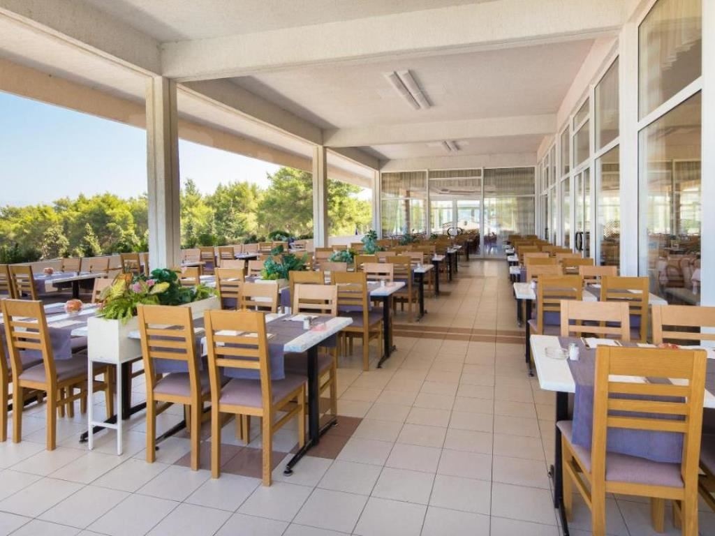 restaurants-restaurant