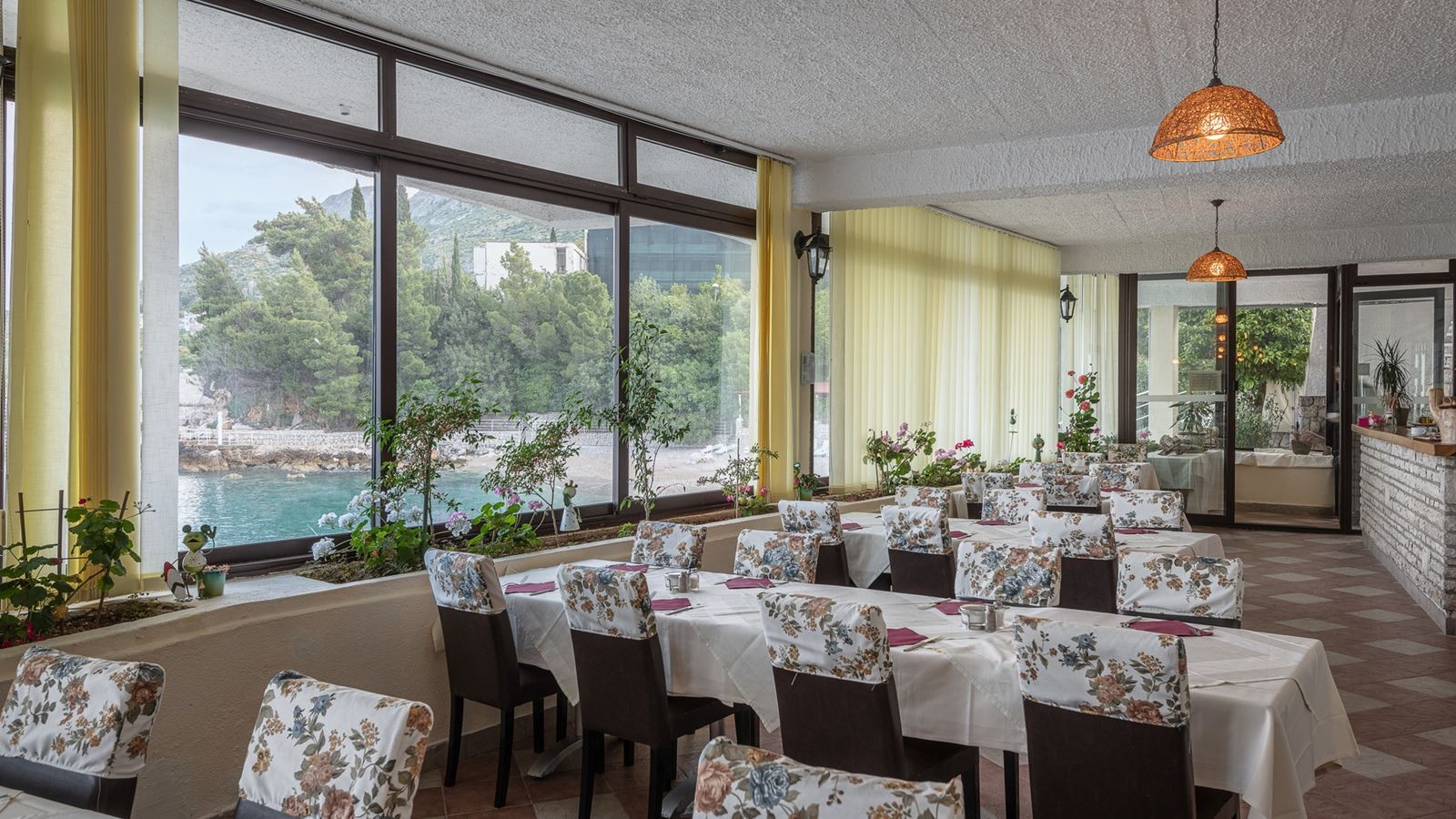 restaurants-restaurants