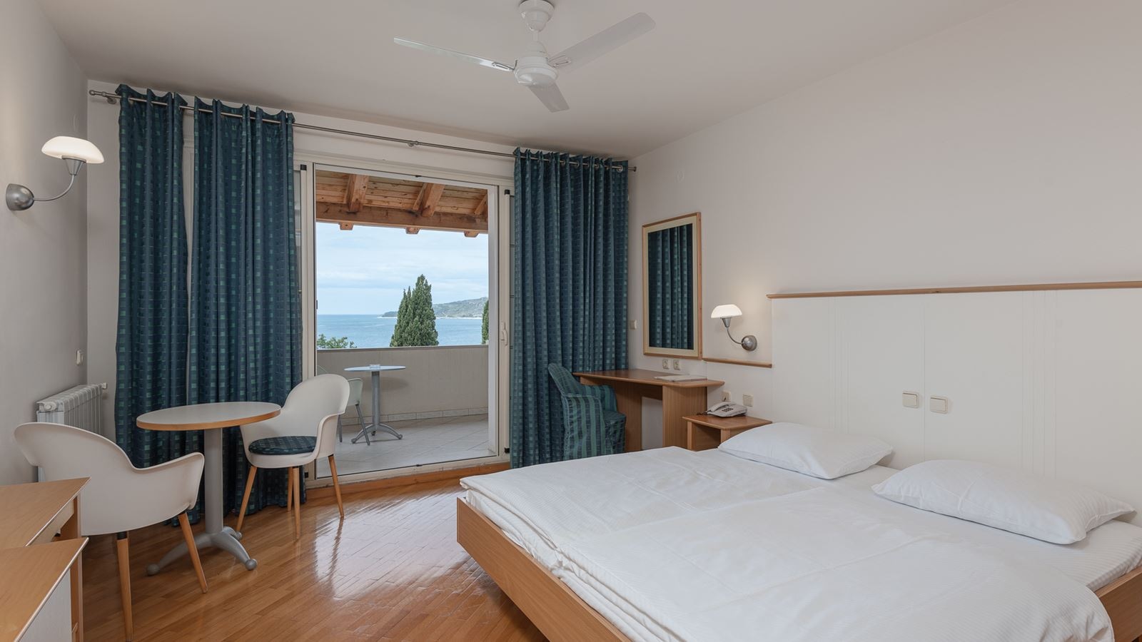 rooms-studio-sea-side-balcony