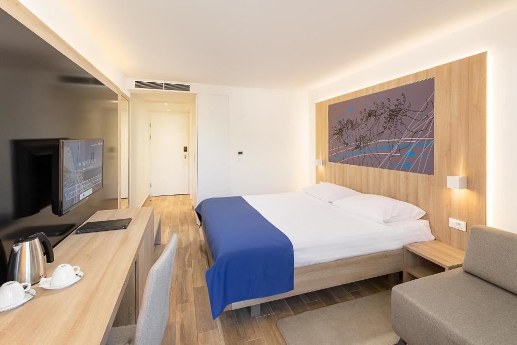 rooms-comfort-room-seaside-balcony