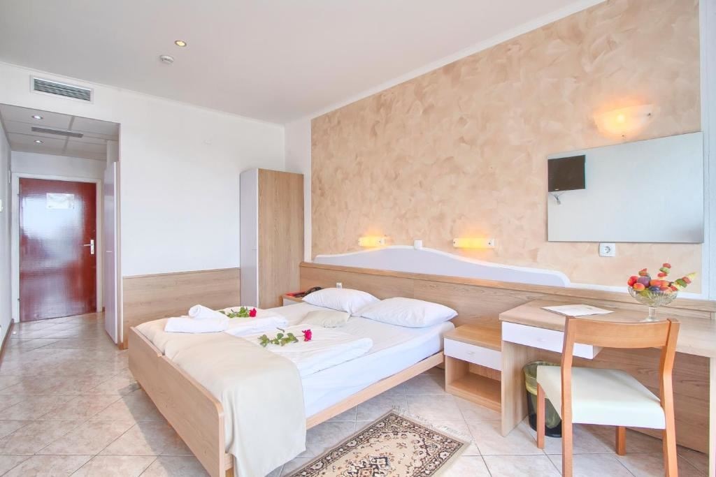 rooms-double-standard-room