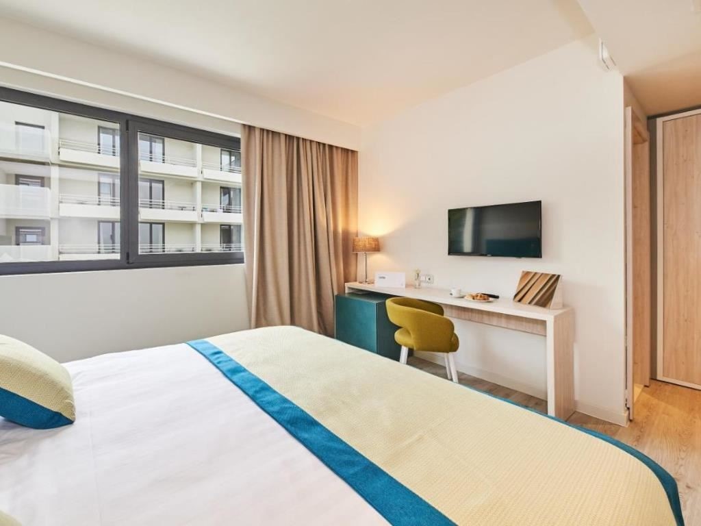 rooms-single-wchild-superior-room-balcony