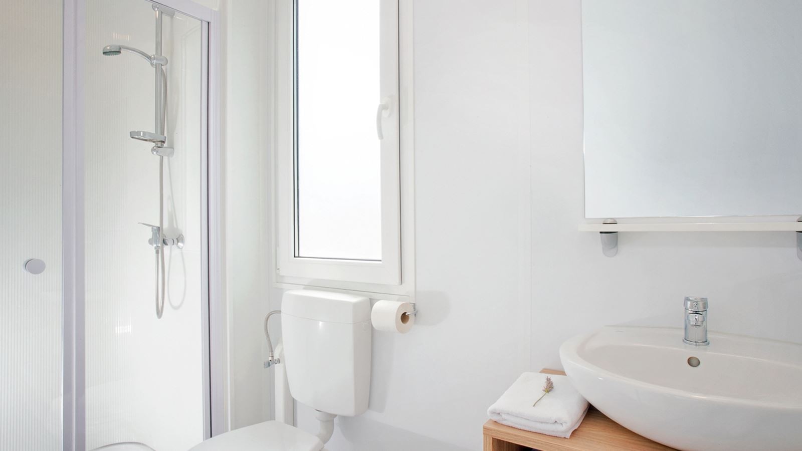 rooms-2-bedroom-premium-mobilehome-terrace