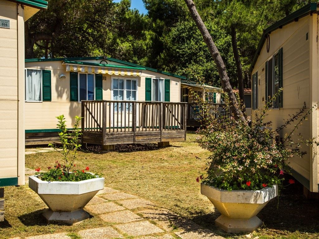 rooms-2-bedroom-mobilehome-terrace