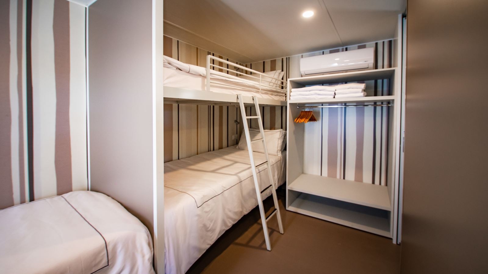 rooms-2-bedroom-beach-cottage-2-bathrooms