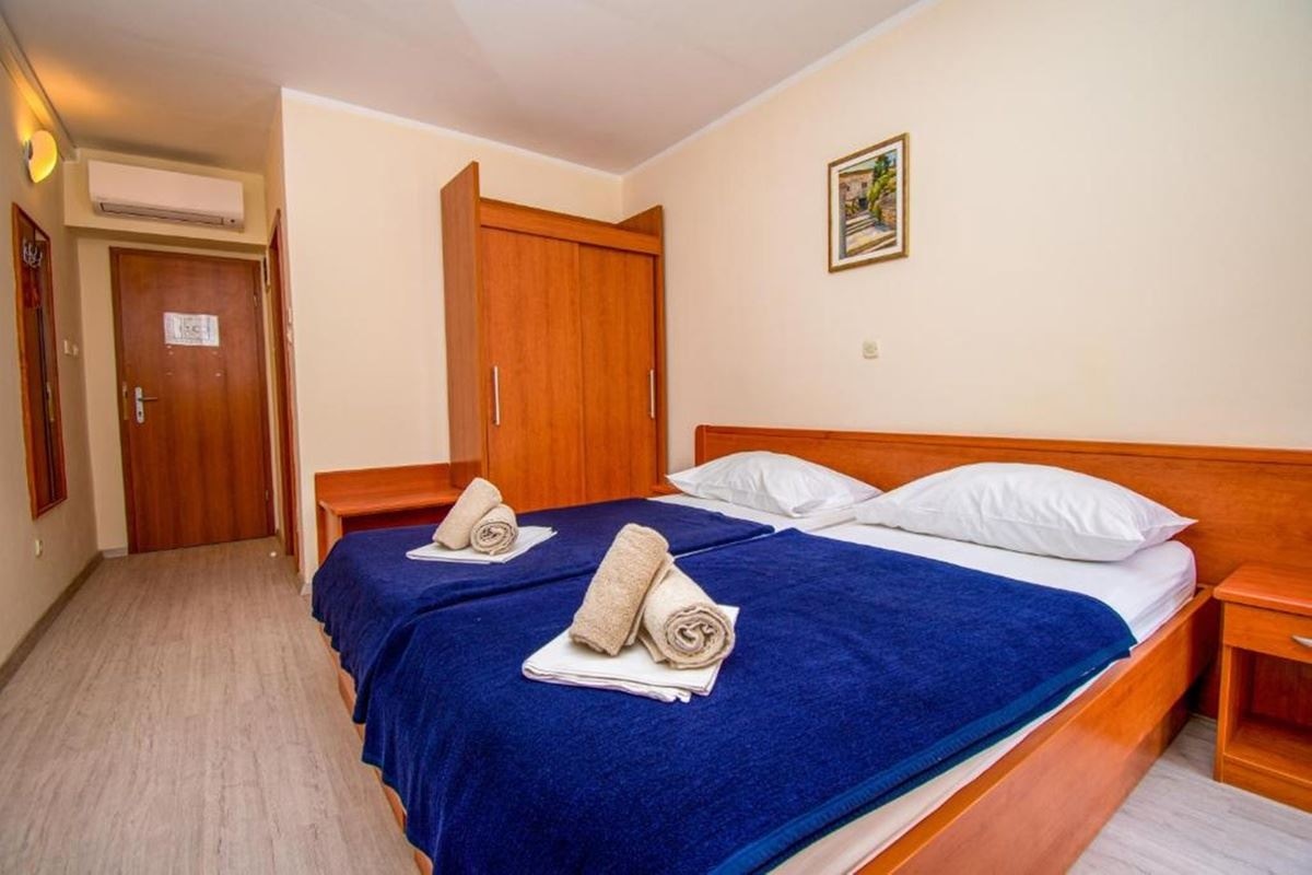 rooms-double-standard-room-seaside-balcony