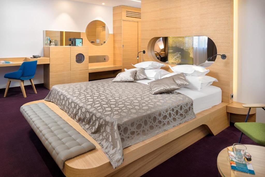 rooms-standard-room-park-view-balcony