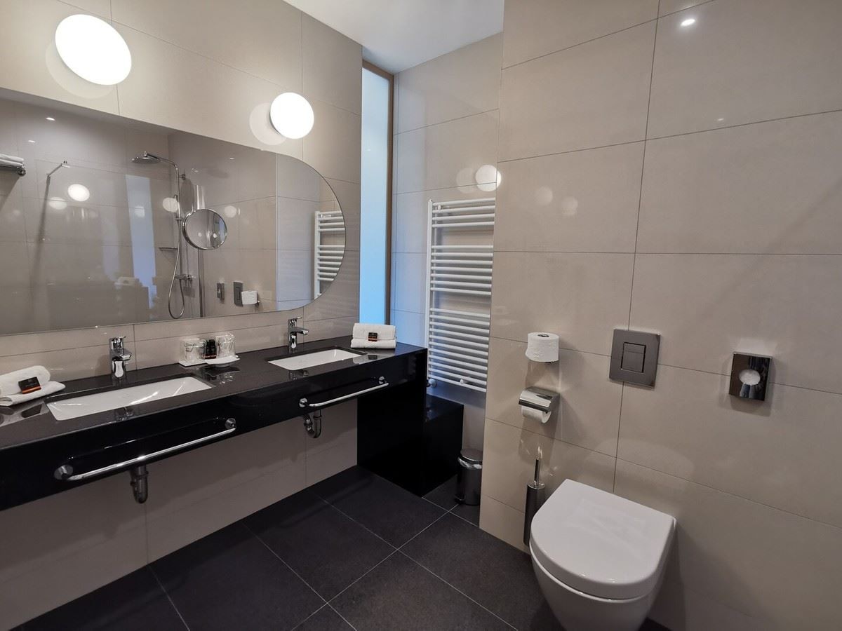 rooms-superior-room-seaview-balcony