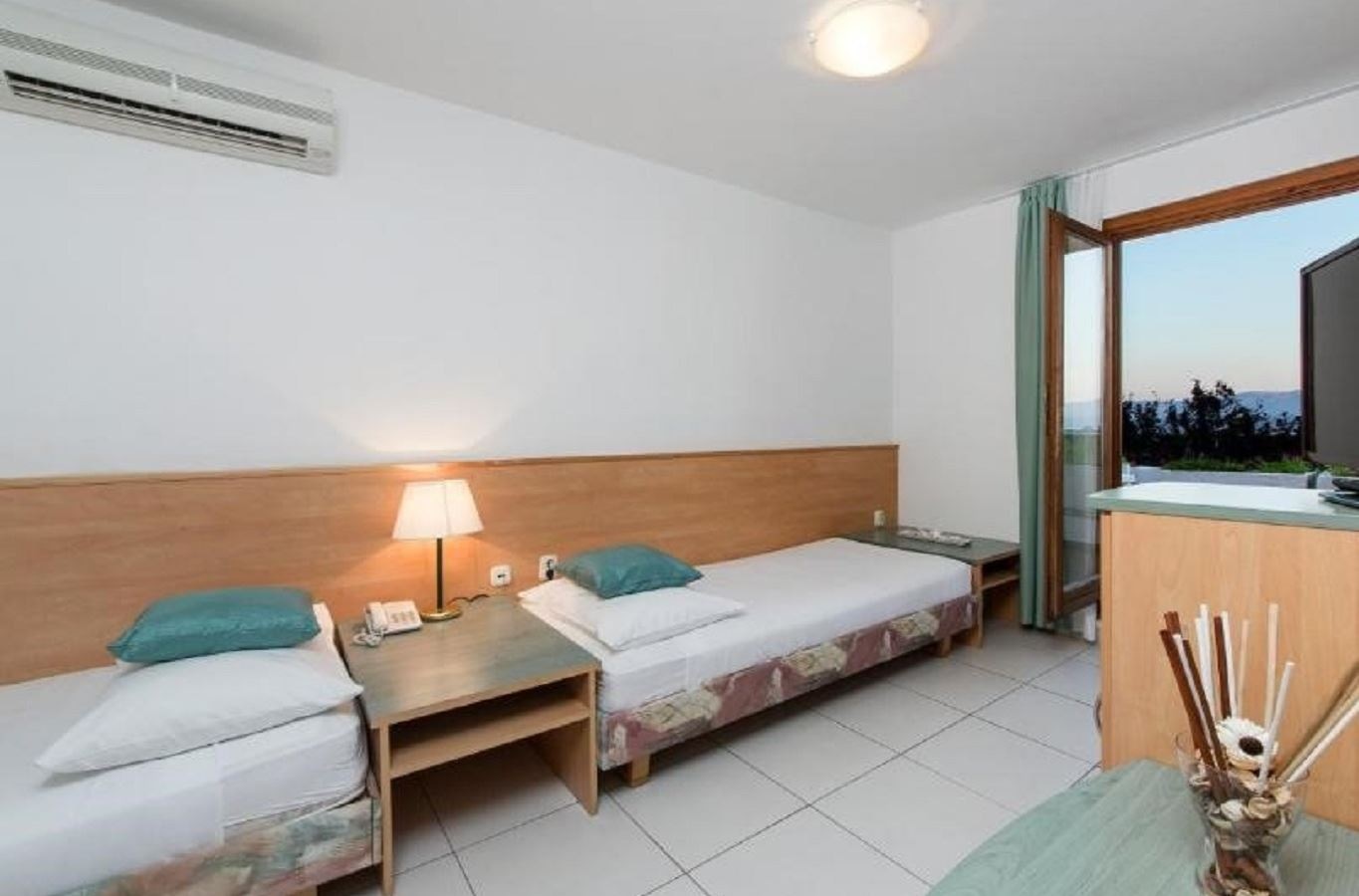 rooms-familyroom-balcony-or-terrace