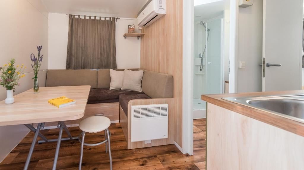 rooms-mobile-home-terrace