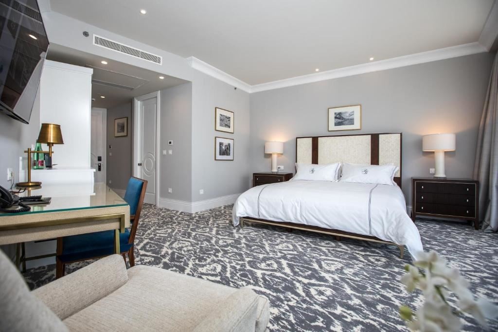 rooms-double-deluxe-room-seaview-balcony