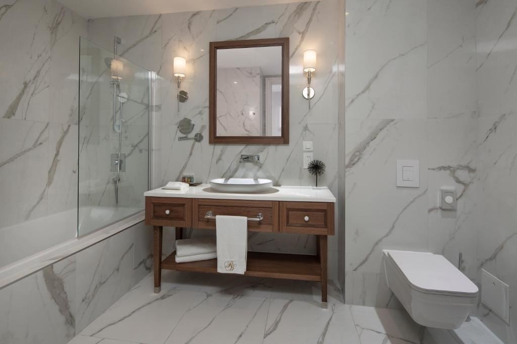 rooms-double-deluxe-room-seaview-balcony