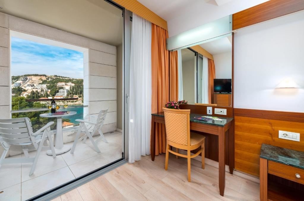 rooms-double-standard-room-seaview-balcony