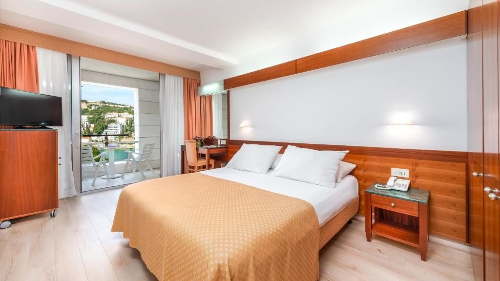 rooms-double-standard-room-seaview-balcony