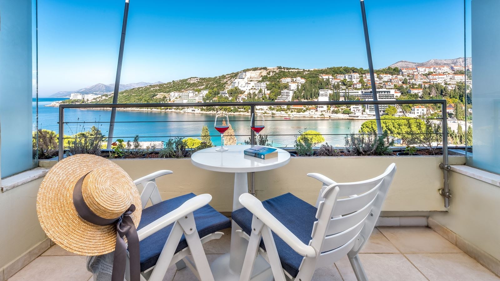 rooms-double-standard-room-seaview-balcony