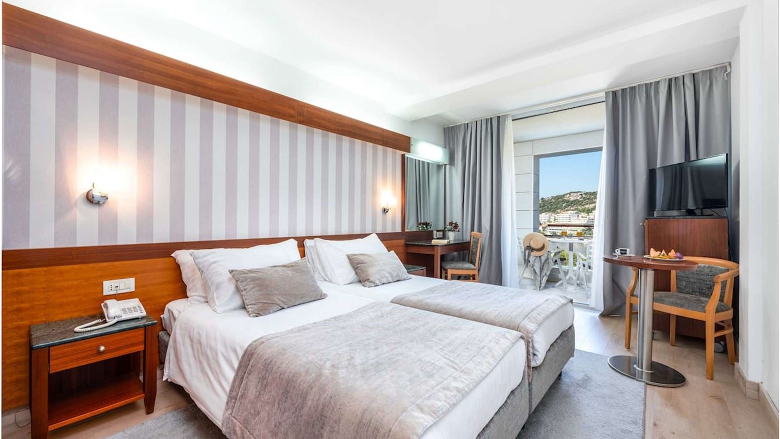 rooms-twin-standard-room-seaview-balcony