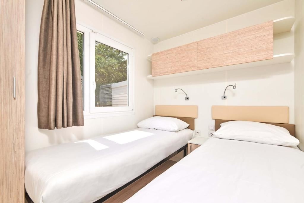 rooms-2-bedroom-superior-mobilehome-2-bathrooms