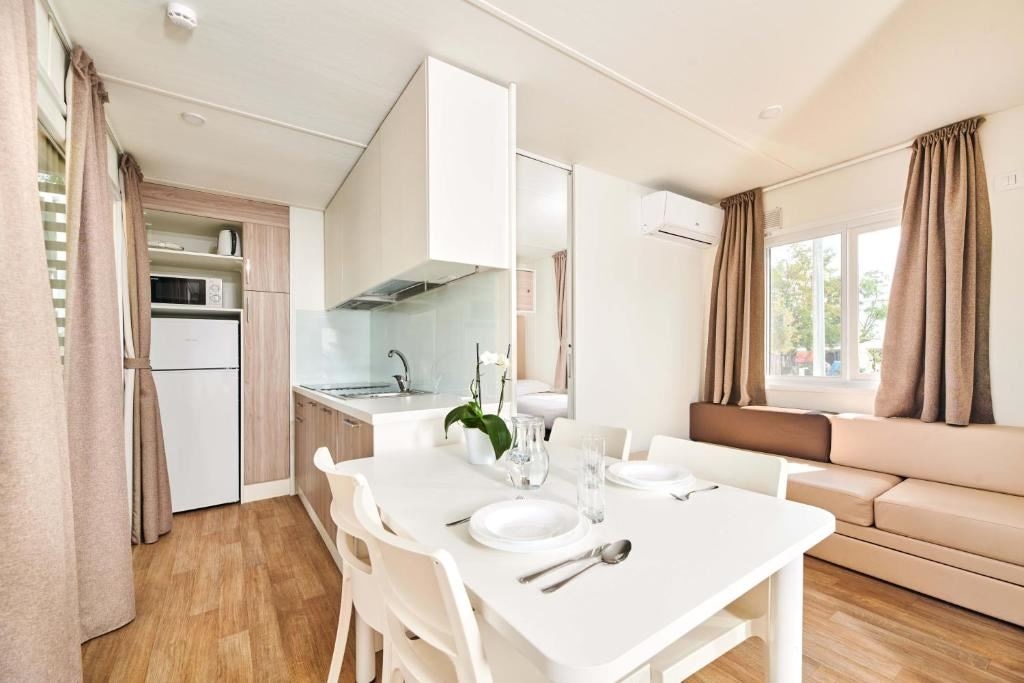 rooms-2-bedroom-superior-mobilehome-2-bathrooms