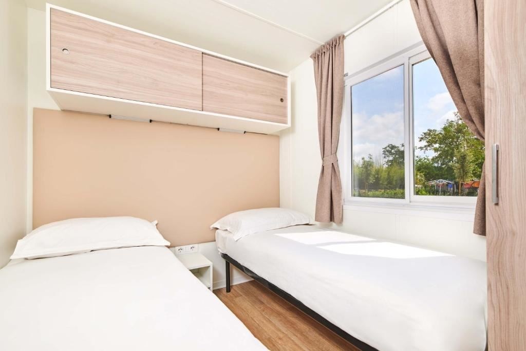 rooms-2-bedroom-superior-mobilehome-2-bathrooms