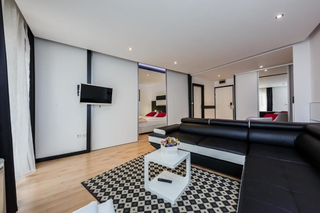 rooms-apartment-balcony-or-terrace