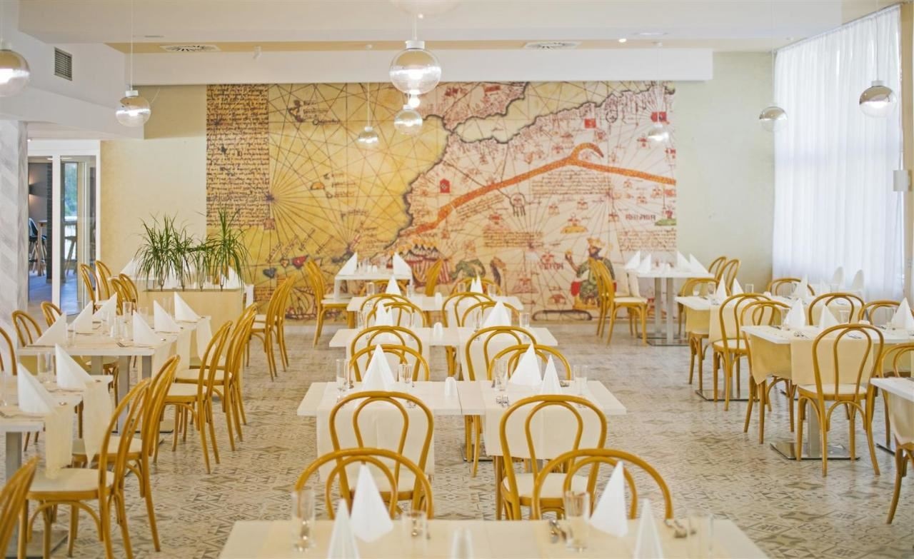 restaurants-restaurant