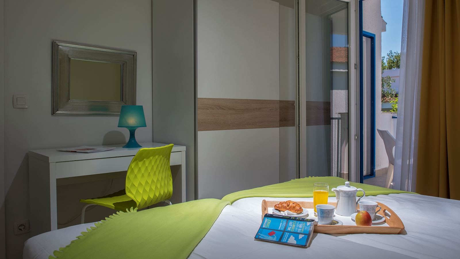 rooms-2-bedroom-standard-apartment-balcony