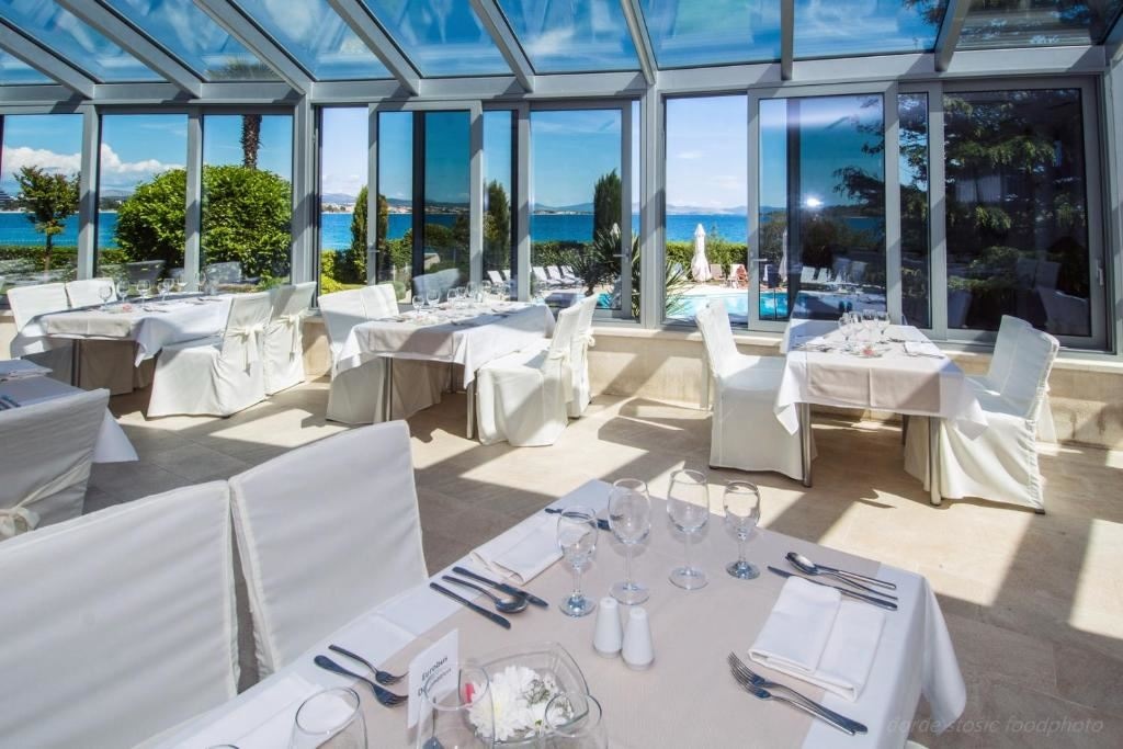 restaurants-restaurants