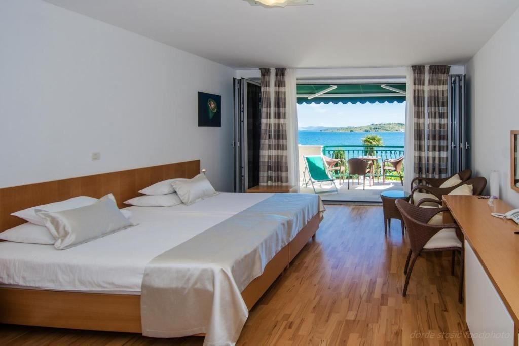rooms-deluxe-room-seaview-balcony-or-terrace