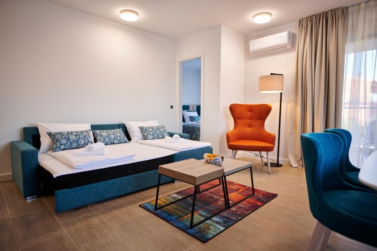 rooms-2-bedroom-apartment-balcony