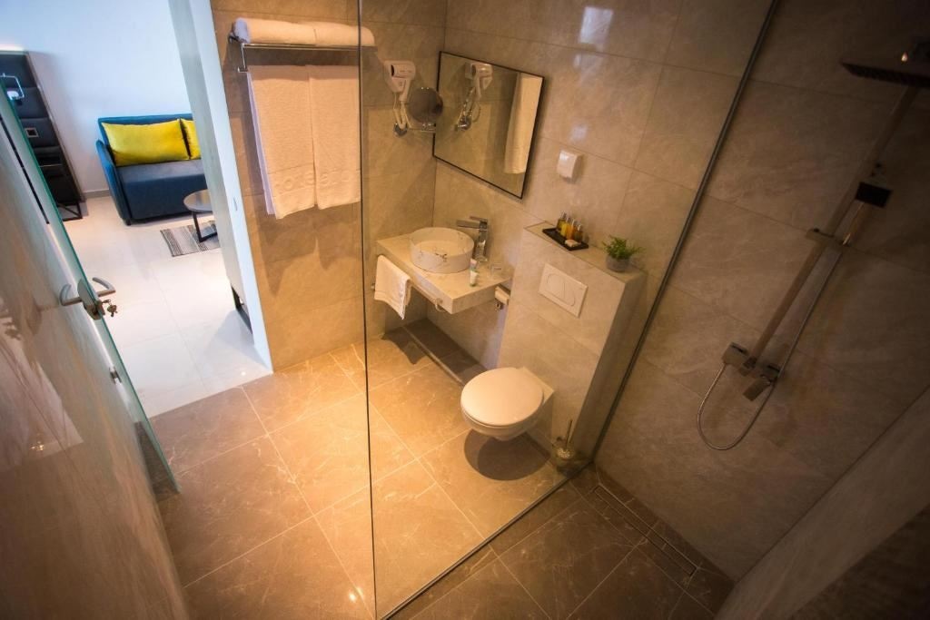 rooms-superior-upper-floor-room-seaview-balcony