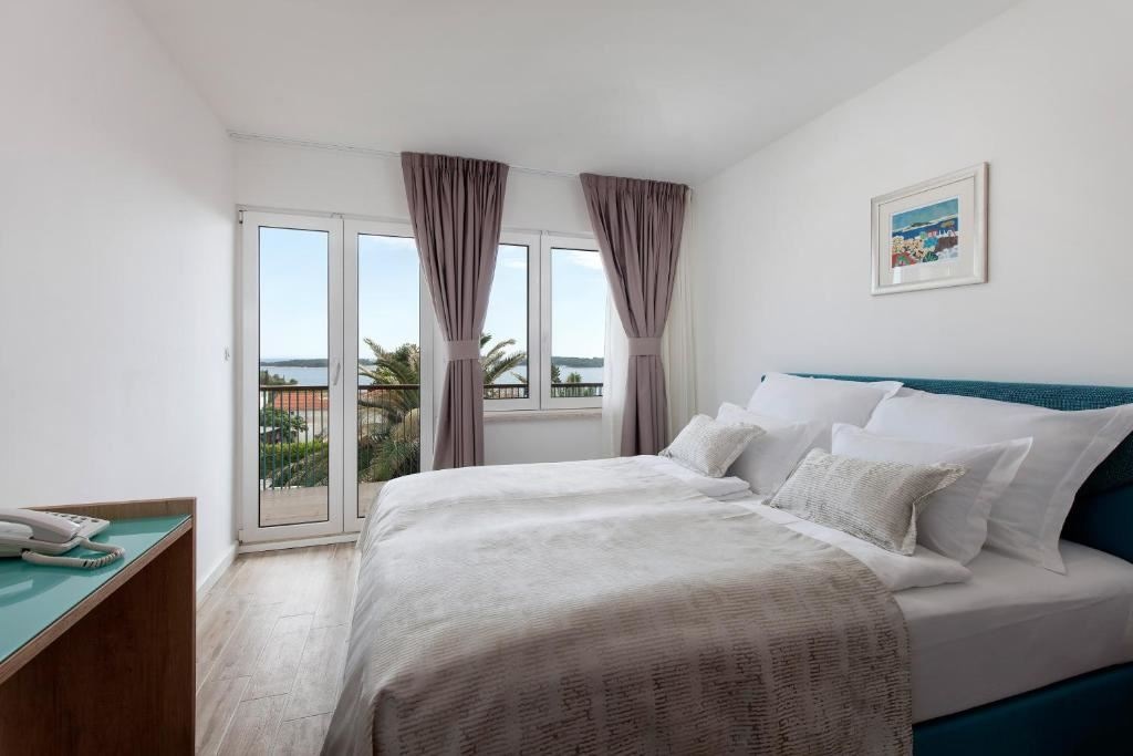 rooms-juniorsuite-seaview-balcony