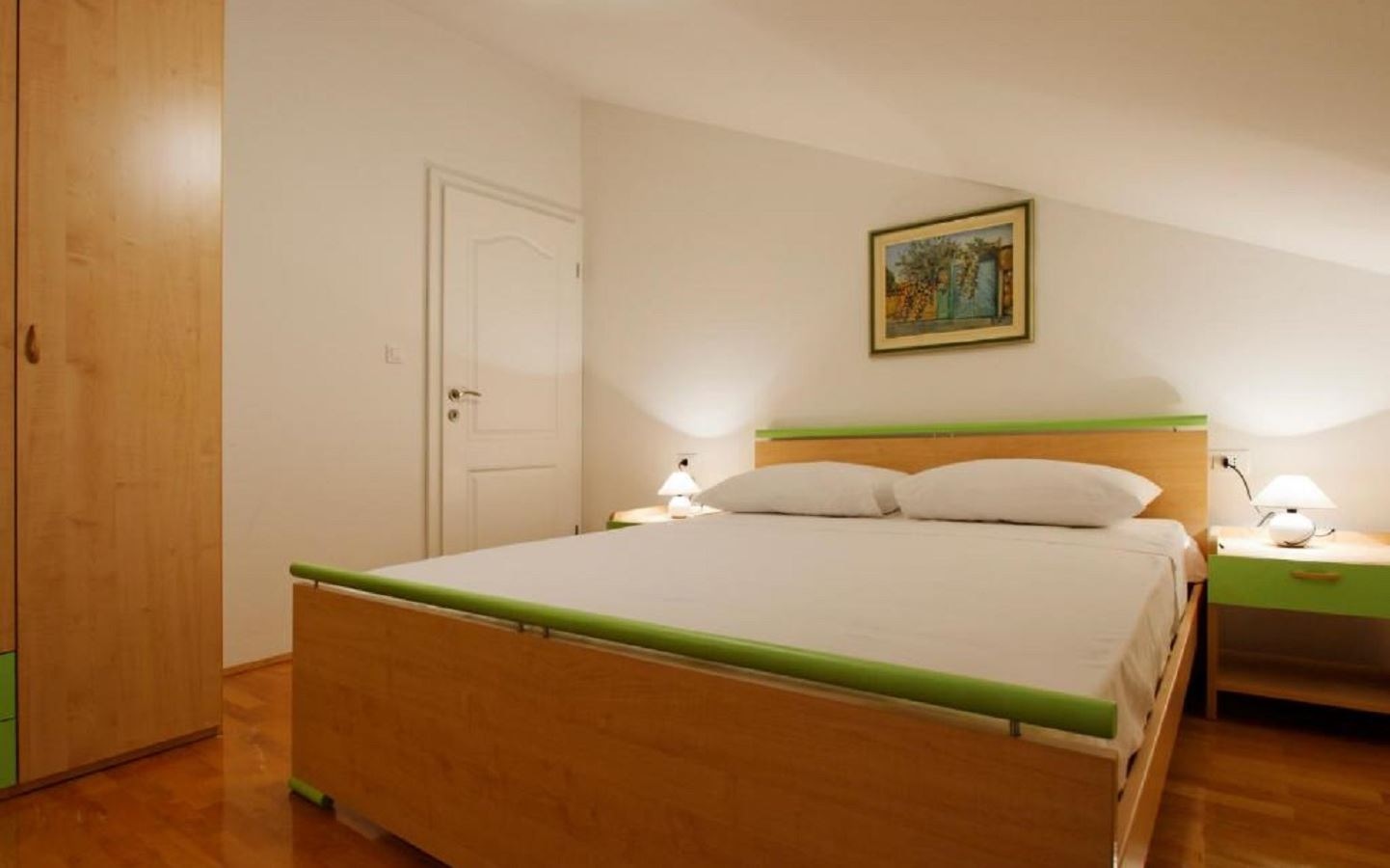 rooms-2-bedroom-apartment-balcony