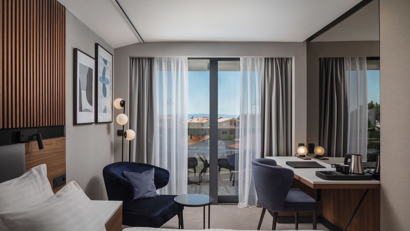 rooms-double-standard-room-balcony