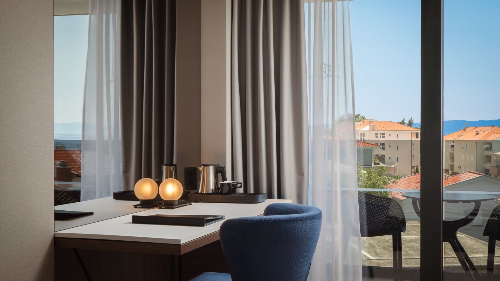 rooms-double-standard-room-frenchbalcony