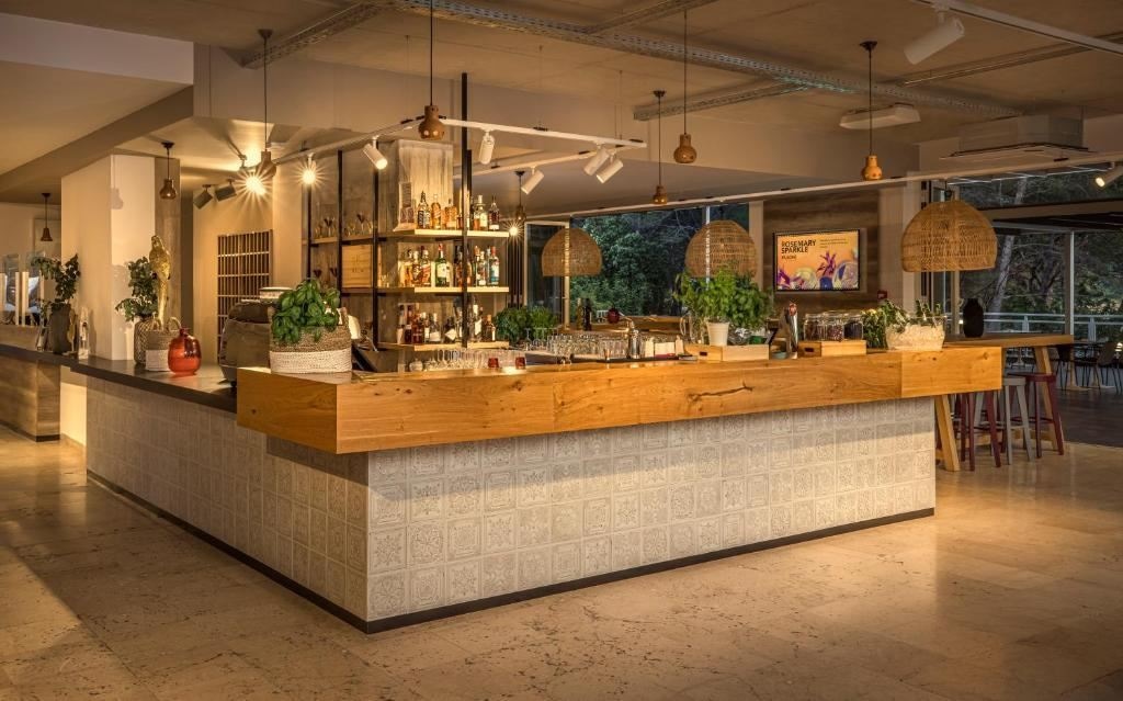 restaurants-main-building