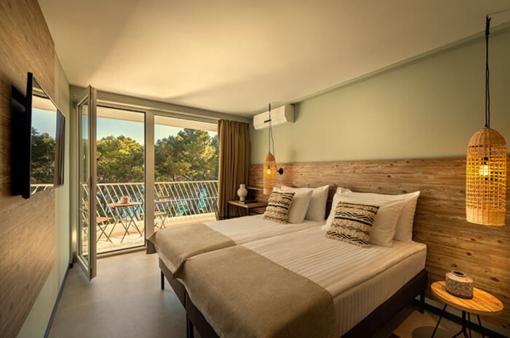 rooms-superior-room-seaside-balcony