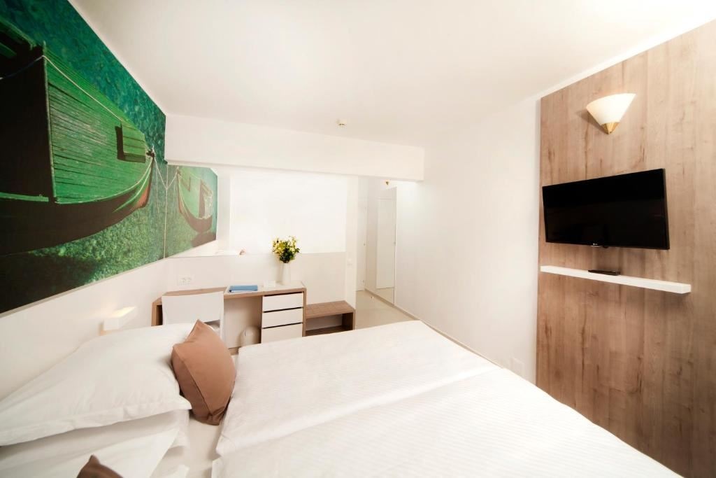 rooms-standard-room-balcony