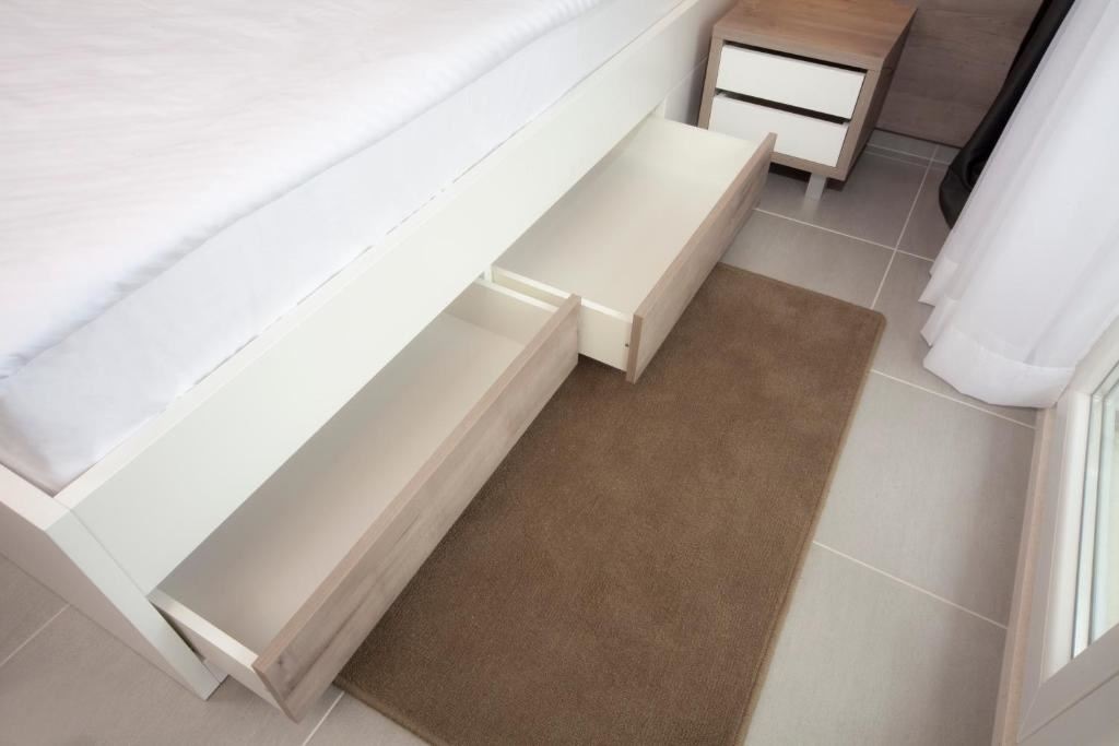 rooms-annex-room-balcony